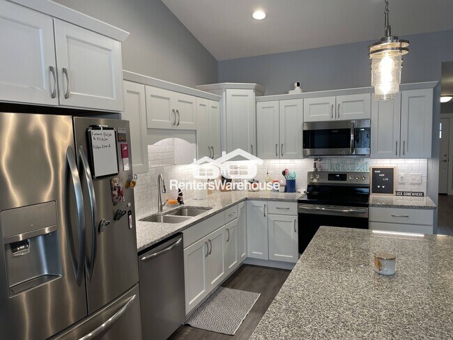 property at 4941 Field Crest Ln