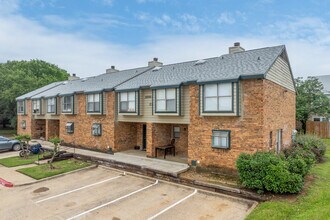Shorewood Park Townhomes in Grapevine, TX - Foto de edificio - Building Photo
