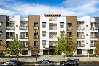 El Camino in Santa Clara, CA - Foto de edificio - Building Photo