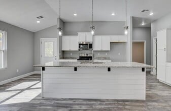 917 N Hall St in Webb City, MO - Building Photo - Building Photo