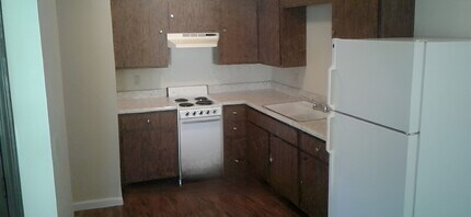 211 J St in Creighton, MO - Building Photo - Building Photo