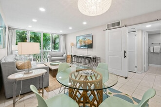 227 Brazilian Ave in Palm Beach, FL - Building Photo - Building Photo
