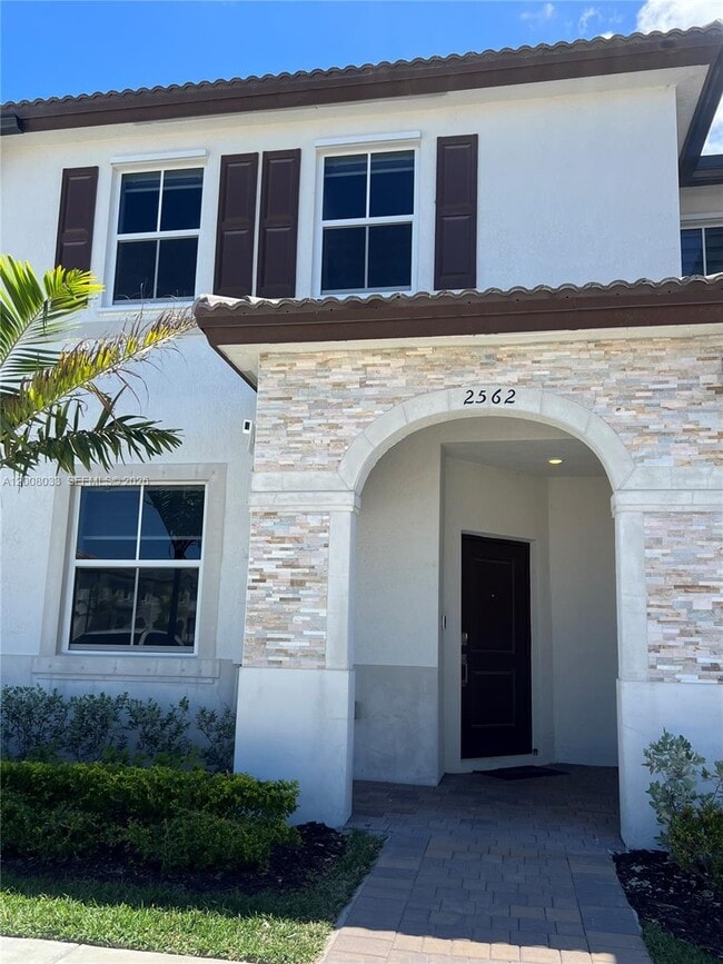 property at 2562 SE 29th St