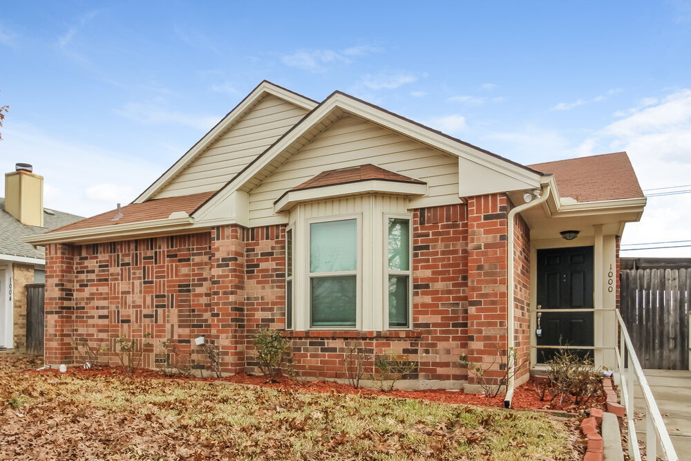 1000 Old Barn Ln in Mesquite, TX - Building Photo