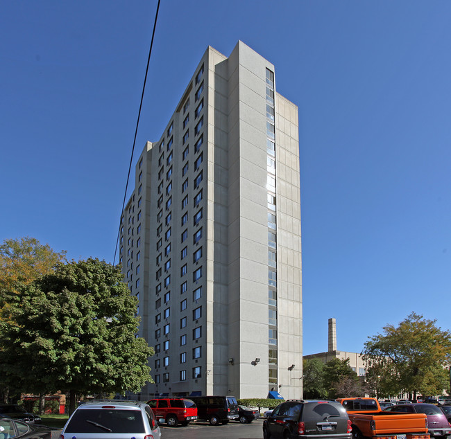 Park Shore East Apartments in Chicago, IL - Building Photo - Building Photo