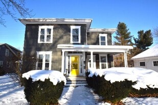 306 Pennsylvania Ave in Dowagiac, MI - Building Photo