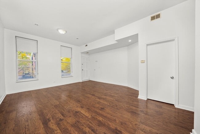 1946 N Wilmot Ave in Chicago, IL - Building Photo - Building Photo