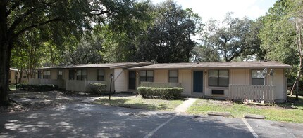 Manchester in Jacksonville, FL - Foto de edificio - Building Photo