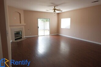 4015 Pacific Wind Ct in Bakersfield, CA - Foto de edificio - Building Photo