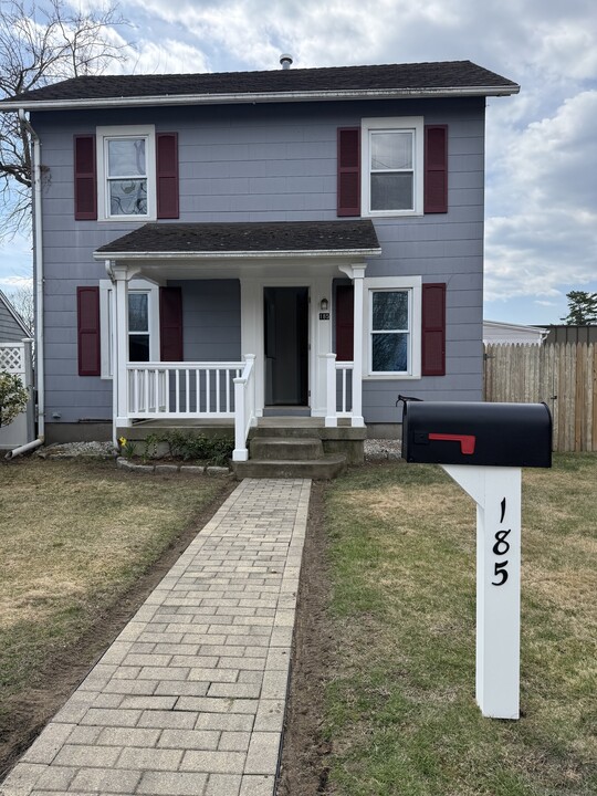 185 Buckingham Ave in Milford, CT - Building Photo