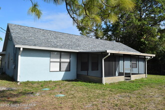 1250 Helliwell St NW in Palm Bay, FL - Building Photo - Building Photo