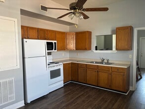 2130 Morgan St, Unit Apartment B in Paulina, LA - Building Photo - Building Photo