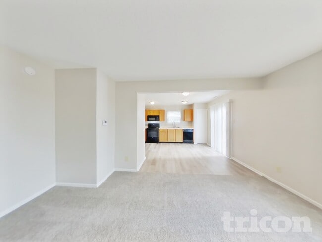 7665 Mansfield Way in Ingalls, IN - Foto de edificio - Building Photo