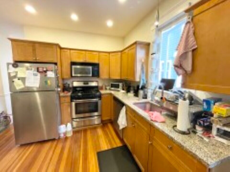 14 Edison Grn, Unit 1 in Boston, MA - Building Photo