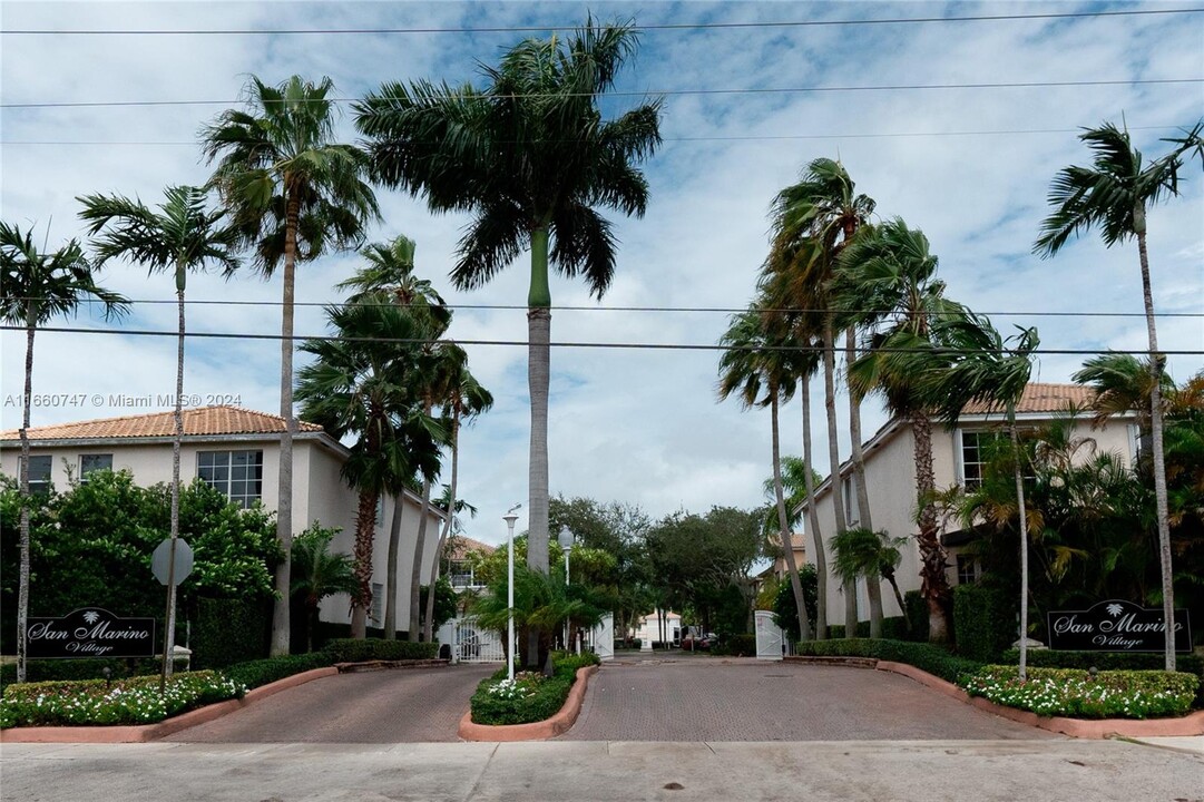 1250 Hayes St in Hollywood, FL - Foto de edificio