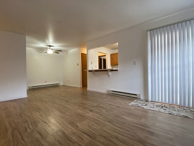 1372 Cunat Ct in Lake In The Hills, IL - Building Photo - Building Photo