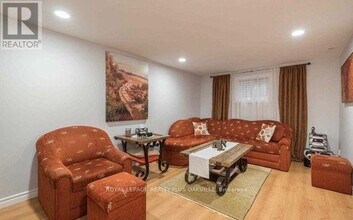 3576 Ash Row Crescent in Mississauga, ON - Building Photo - Building Photo