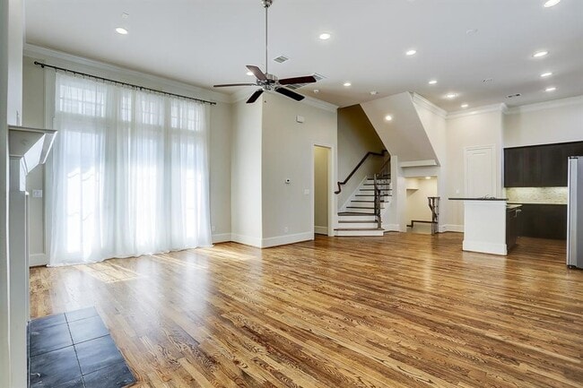 5108 Larkin St