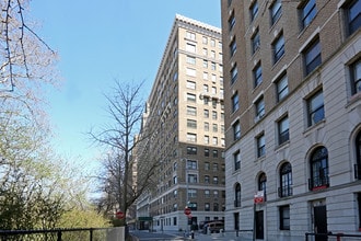 300-302 Riverside Dr in New York, NY - Foto de edificio - Building Photo