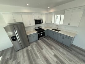 11451-11455 Victory Blvd in North Hollywood, CA - Building Photo