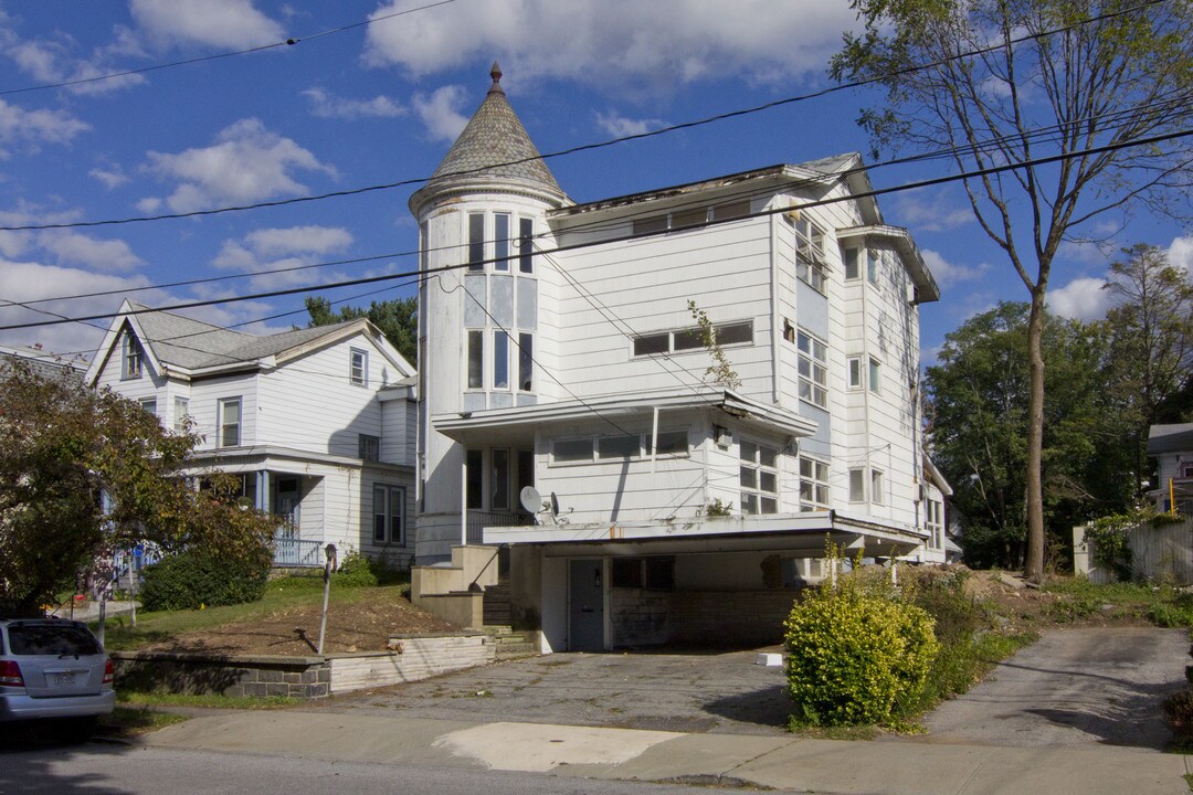 61 S Clinton St in Poughkeepsie, NY - Building Photo