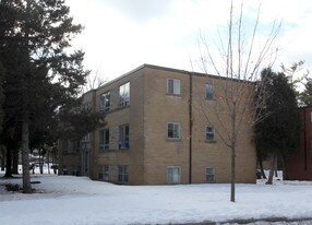 2146 Ghent Ave in Burlington, ON - Building Photo