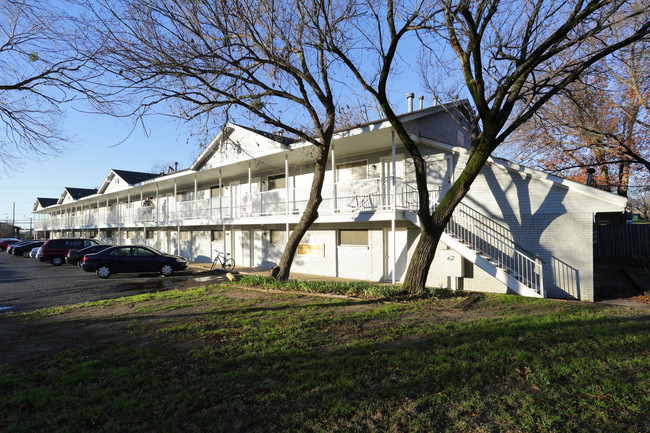 West Oak in Denton, TX - Building Photo - Building Photo