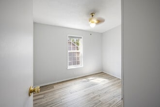 53955 1st St in La Pine, OR - Building Photo - Building Photo