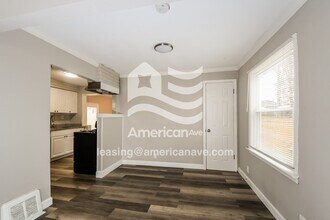 1425 Akron Dr in St. Louis, MO - Foto de edificio - Building Photo