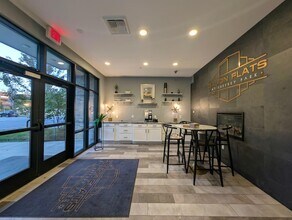 751 N 6th St, Unit 105 in Columbus, OH - Foto de edificio - Building Photo