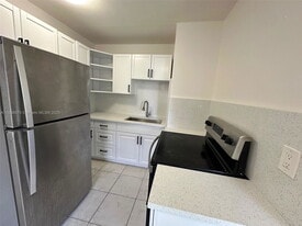 717 NW 5th Ave in Pompano Beach, FL - Building Photo