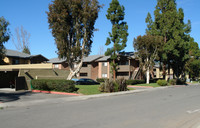 Libby Lake Apartments in Oceanside, CA - Foto de edificio - Building Photo