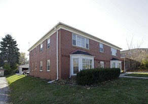 9215 W Wisconsin Ave in Milwaukee, WI - Building Photo