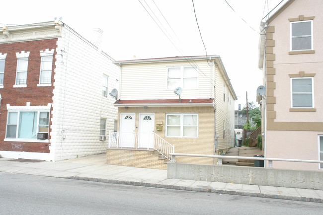 260 Washington St in Perth Amboy, NJ - Building Photo - Building Photo