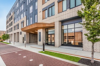 Post House in Evansville, IN - Foto de edificio - Building Photo