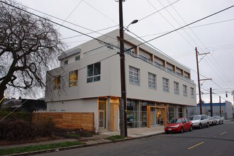 Hakoya Lofts in Portland, OR - Building Photo - Building Photo