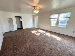 2135 Orchard Ln in Merced, CA - Building Photo - Building Photo