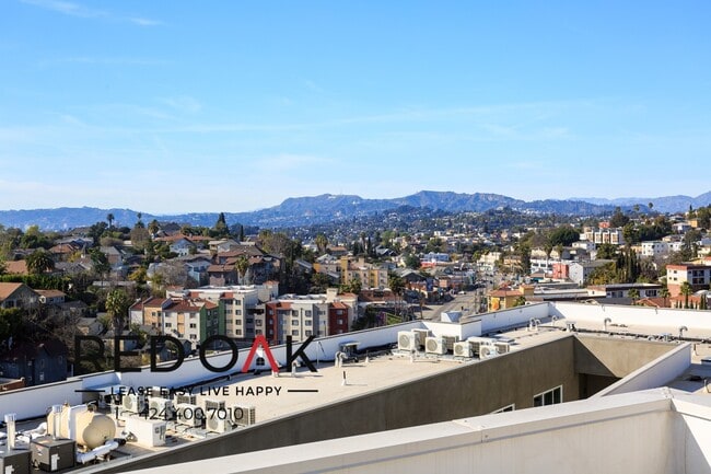 1011-1013 Everett St in Los Angeles, CA - Foto de edificio - Building Photo