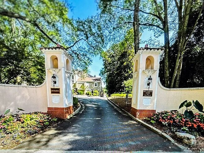 46 Lullwater Estate NE in Atlanta, GA - Building Photo - Building Photo