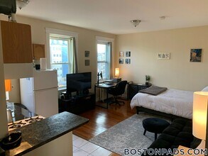 1185 Commonwealth Ave in Boston, MA - Foto de edificio - Building Photo