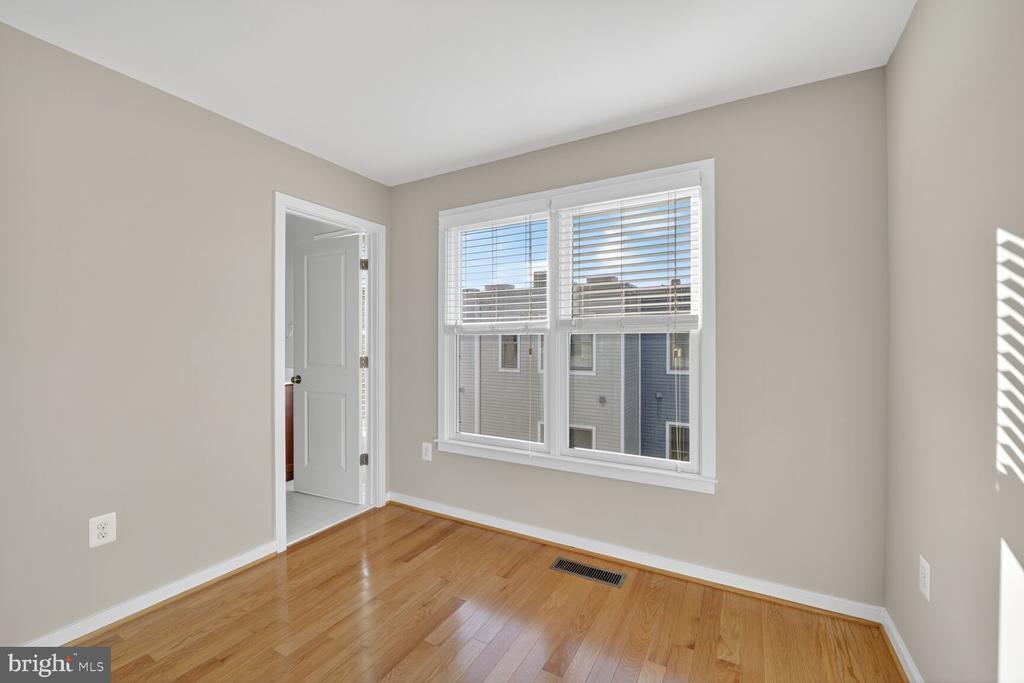 930 Pete Jones Way in Alexandria, VA - Building Photo