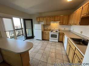 1133 Commonwealth Ave in Boston, MA - Building Photo - Building Photo