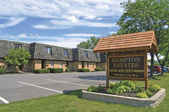 Hampton Estates Townhomes in Liverpool, NY - Foto de edificio