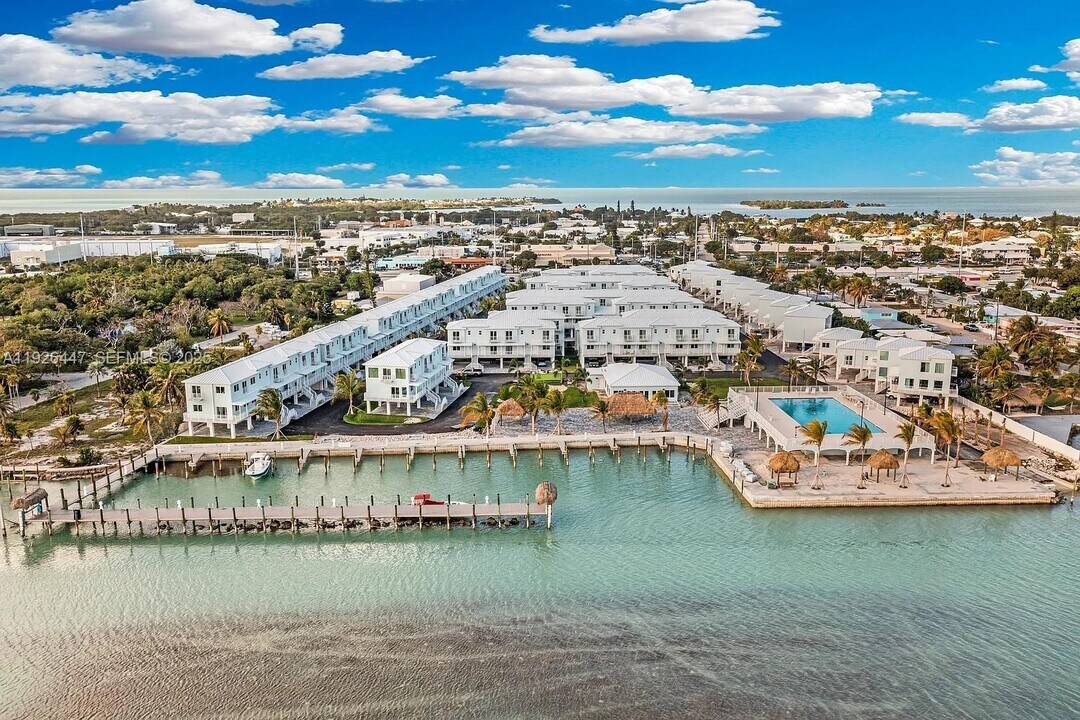 10877 Overseas Hwy in Marathon, FL - Building Photo