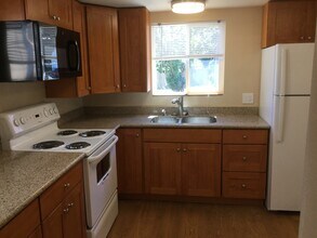801 Pecks Dr in Everett, WA - Building Photo - Building Photo