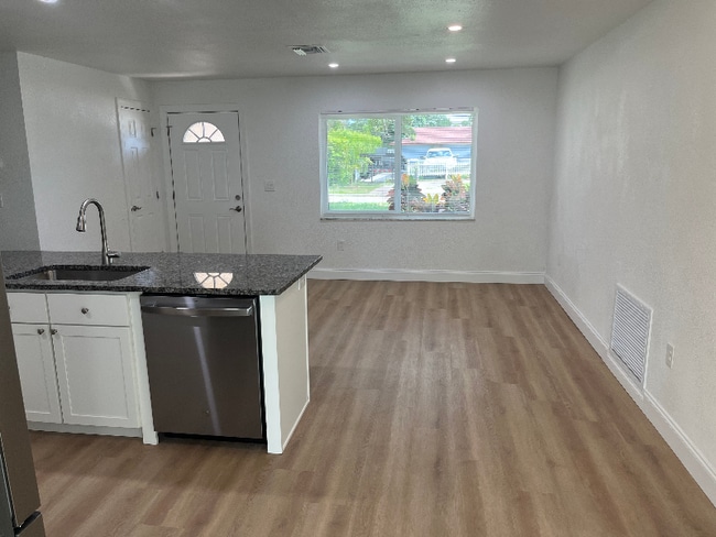 6250 Cecelia Dr in New Port Richey, FL - Foto de edificio - Building Photo