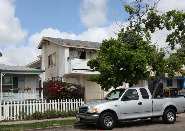 4250 46th St in San Diego, CA - Foto de edificio - Building Photo