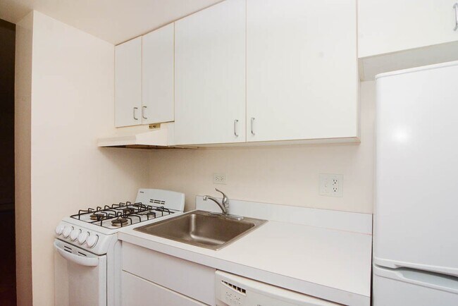 622 W Wellington Ave, Unit 6H in Chicago, IL - Foto de edificio - Building Photo