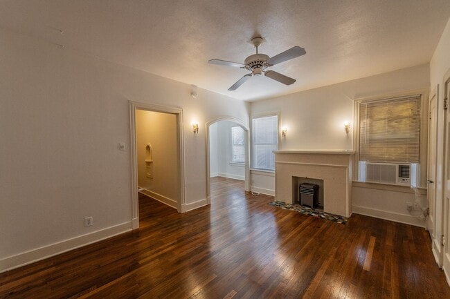 112 E Norwood Ct in San Antonio, TX - Building Photo - Building Photo