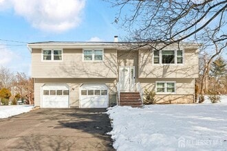 3 Stafford Dr in Piscataway, NJ - Foto de edificio - Building Photo